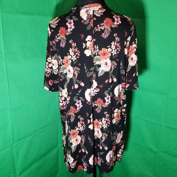 Torrid Tunic Super Soft V-Neck Tee Women's Plus Size 0 Black Floral Boho Peasant - Picture 3 of 6